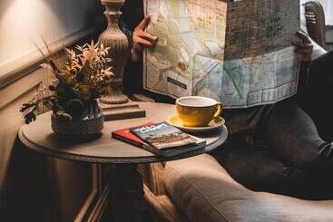 تختخواب و صبحانه Room42   Suites & Apartments