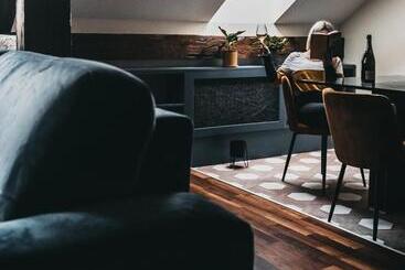 تختخواب و صبحانه Room42   Suites & Apartments