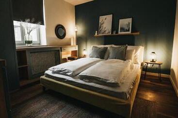تختخواب و صبحانه Room42   Suites & Apartments