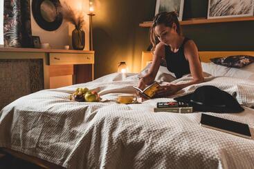 تختخواب و صبحانه Room42   Suites & Apartments
