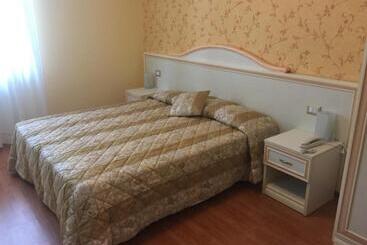 هتل Albergo La Pineta