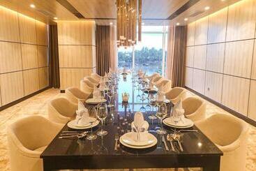 هتل Diamond Stars Ben Tre