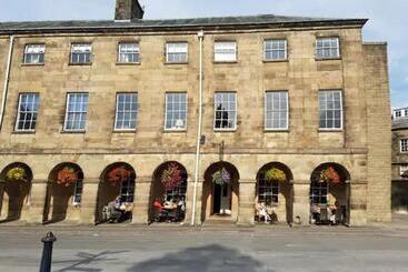 هتل No 6 The Square Tearooms & Accommodation