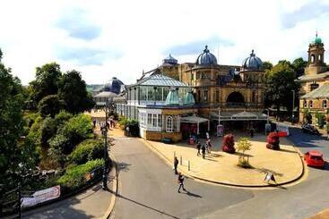 هتل No 6 The Square Tearooms & Accommodation