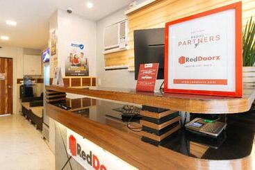 Отель Reddoorz @ Piy Margal Sampaloc Manila
