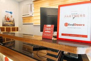 Отель Reddoorz @ Piy Margal Sampaloc Manila