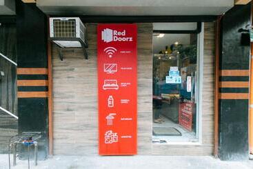 Отель Reddoorz @ Piy Margal Sampaloc Manila