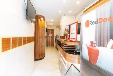 Отель Reddoorz @ Piy Margal Sampaloc Manila