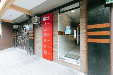 Отель Reddoorz @ Piy Margal Sampaloc Manila