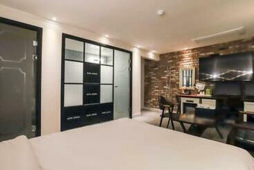 هتل Yongin Avenue