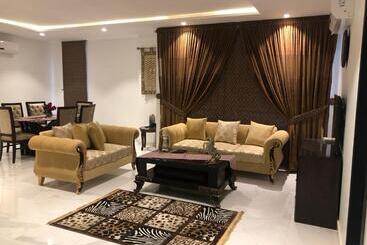 پانسیون Royal Guest House Lahore Cantt