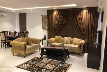 پانسیون Royal Guest House Lahore Cantt