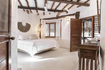 Casa Las Tortugas Petit Beach Hotel & Spa