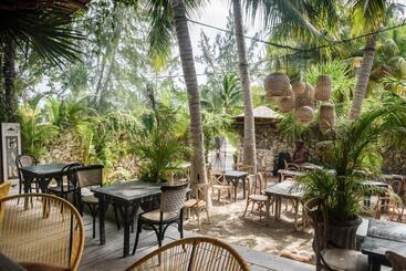 Casa Las Tortugas Petit Beach Hotel & Spa