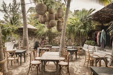 Casa Las Tortugas Petit Beach Hotel & Spa