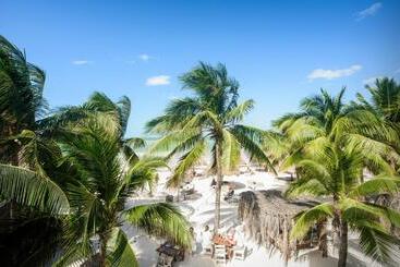 Casa Las Tortugas Petit Beach Hotel & Spa