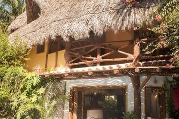 Casa Las Tortugas Petit Beach Hotel & Spa