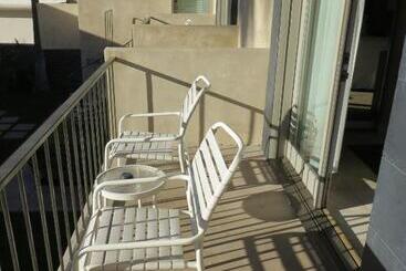 Отель 7 Springs Inn & Suites