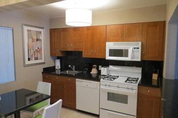 Отель 7 Springs Inn & Suites