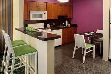 Отель 7 Springs Inn & Suites