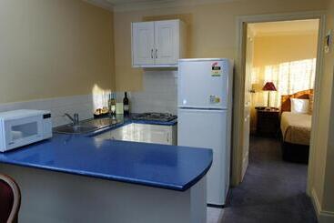 Ashmont Motel And Apartments