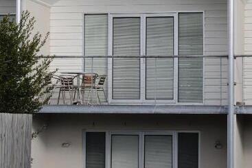 Ashmont Motel And Apartments