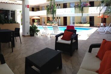 هتل Azteca Inn