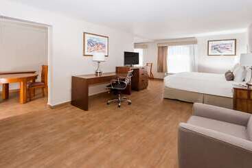 هتل Baymont Inn And Suites Lazaro Cardenas