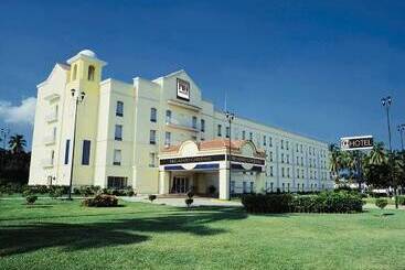 هتل Baymont Inn And Suites Lazaro Cardenas
