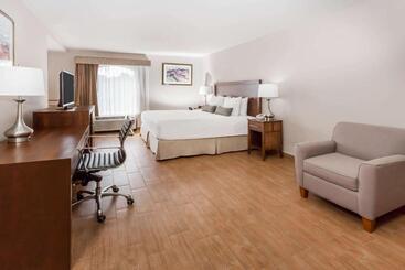 هتل Baymont Inn And Suites Lazaro Cardenas