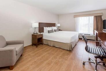 هتل Baymont Inn And Suites Lazaro Cardenas