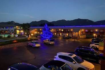 هتل Blue Door Inn