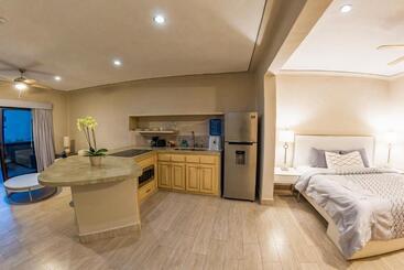 هتل Castillo Blarney Inn