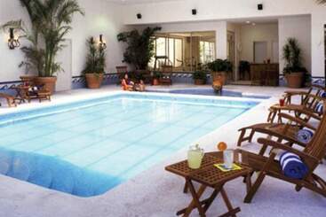 هتل Voco Saltillo Suites, An Ihg