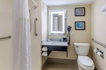 هتل Comfort Inn Nashville  Opryland Area