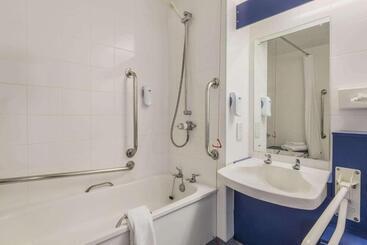 هتل Days Inn Magor