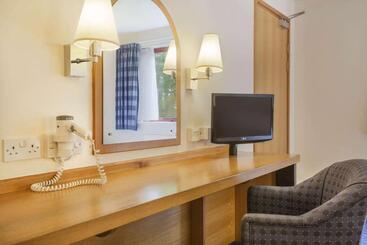 هتل Days Inn Magor
