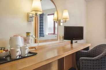 هتل Days Inn Magor