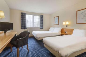 هتل Days Inn Magor
