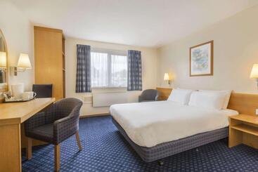 هتل Days Inn Magor