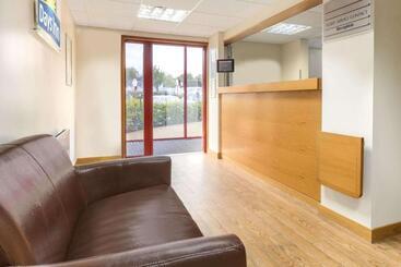 هتل Days Inn Magor