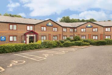 هتل Days Inn Magor