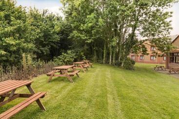 هتل Days Inn Magor