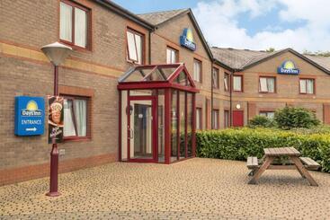 هتل Days Inn Magor