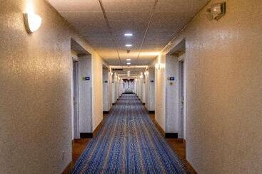 هتل Days Inn & Suites By Wyndham Houston North/aldine