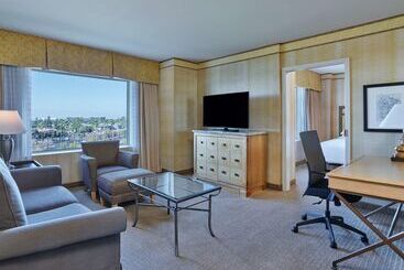 هتل Hilton Santa Clara