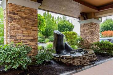 هتل La Quinta By Wyndham Vancouver