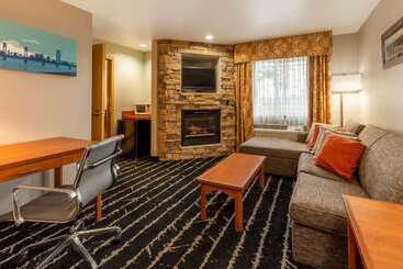 هتل La Quinta By Wyndham Vancouver