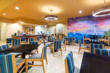 هتل La Quinta By Wyndham Vancouver
