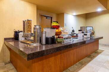 هتل La Quinta By Wyndham Vancouver